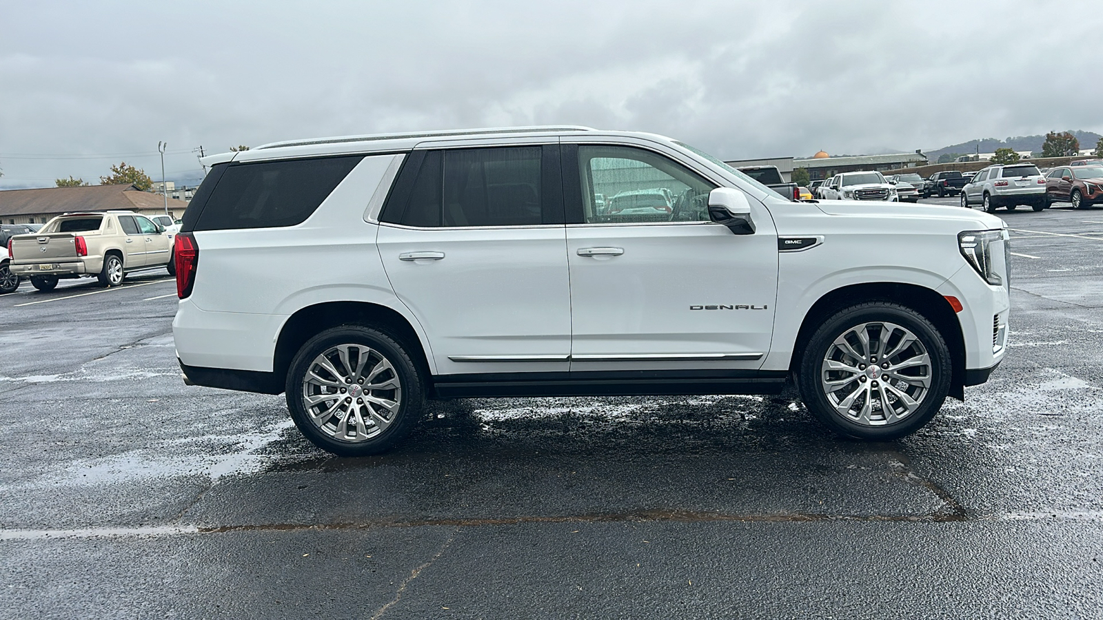 2022 GMC Yukon Denali 6