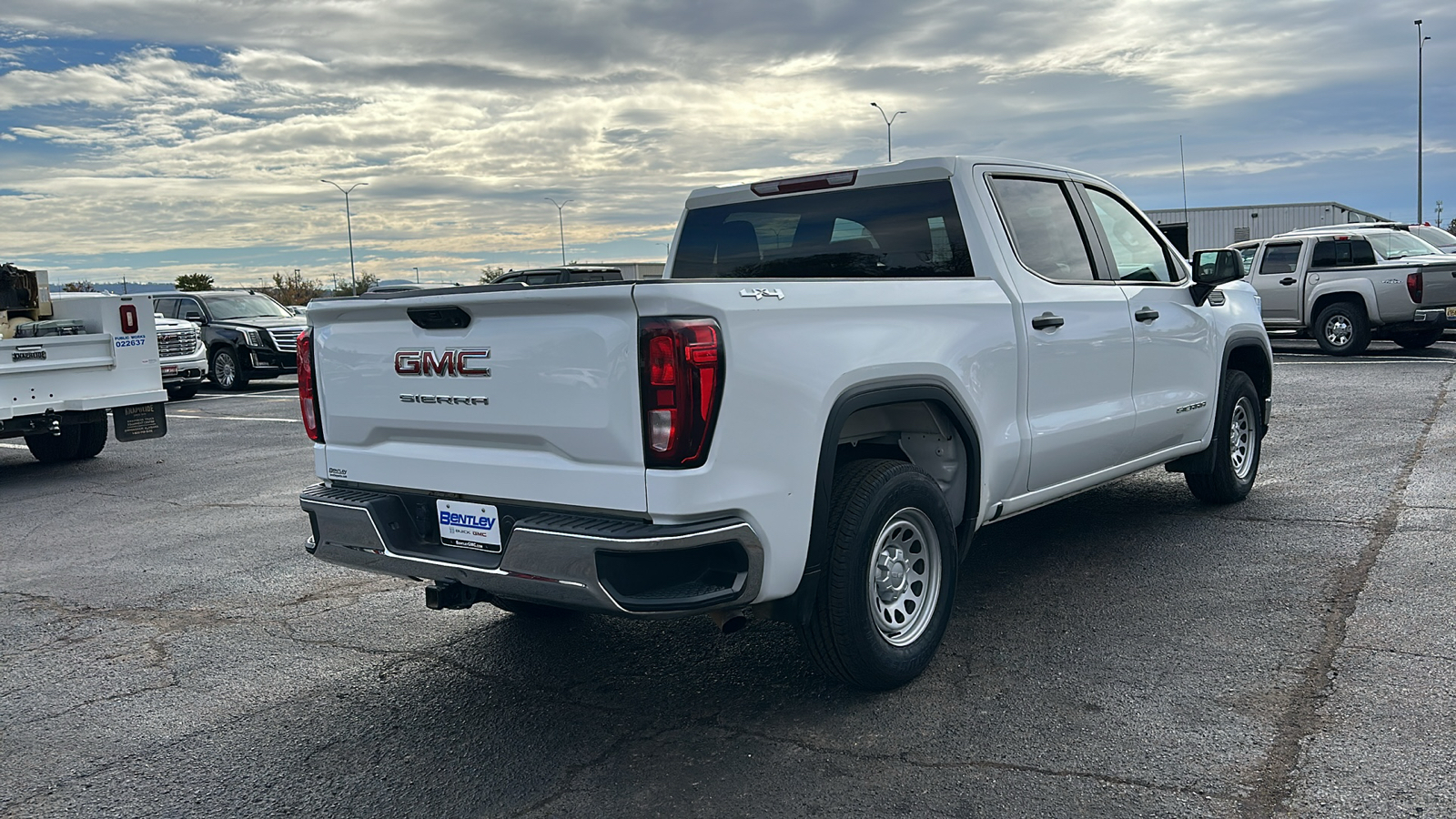 2023 GMC Sierra Pro 5