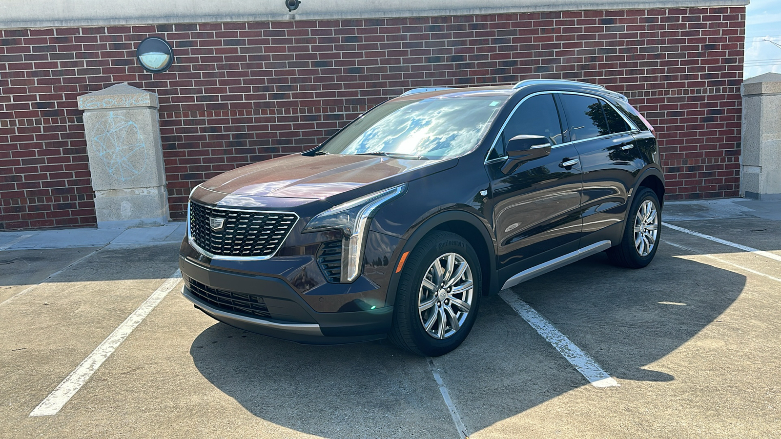 2021 Cadillac XT4 FWD Premium Luxury 1