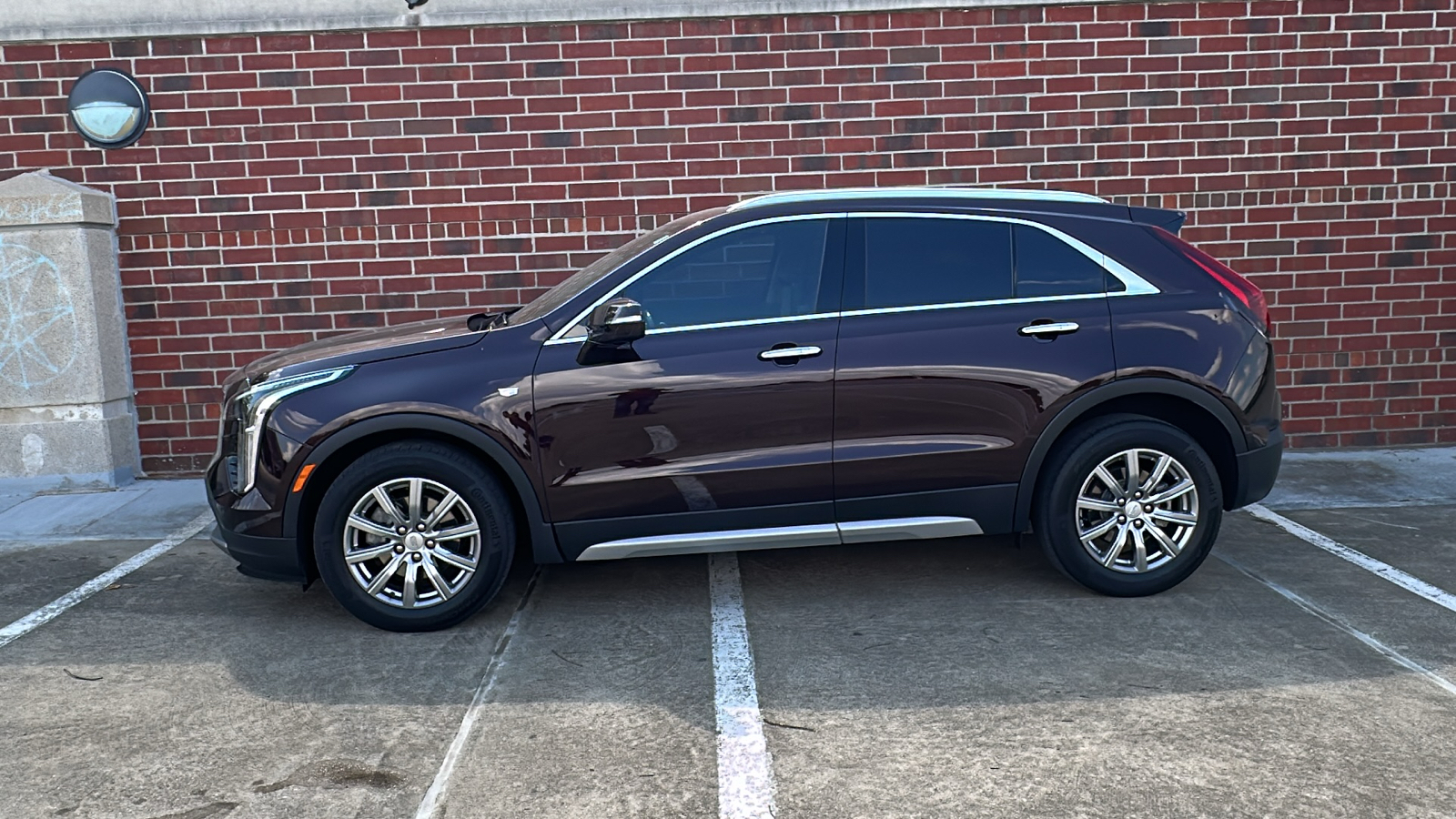 2021 Cadillac XT4 FWD Premium Luxury 2