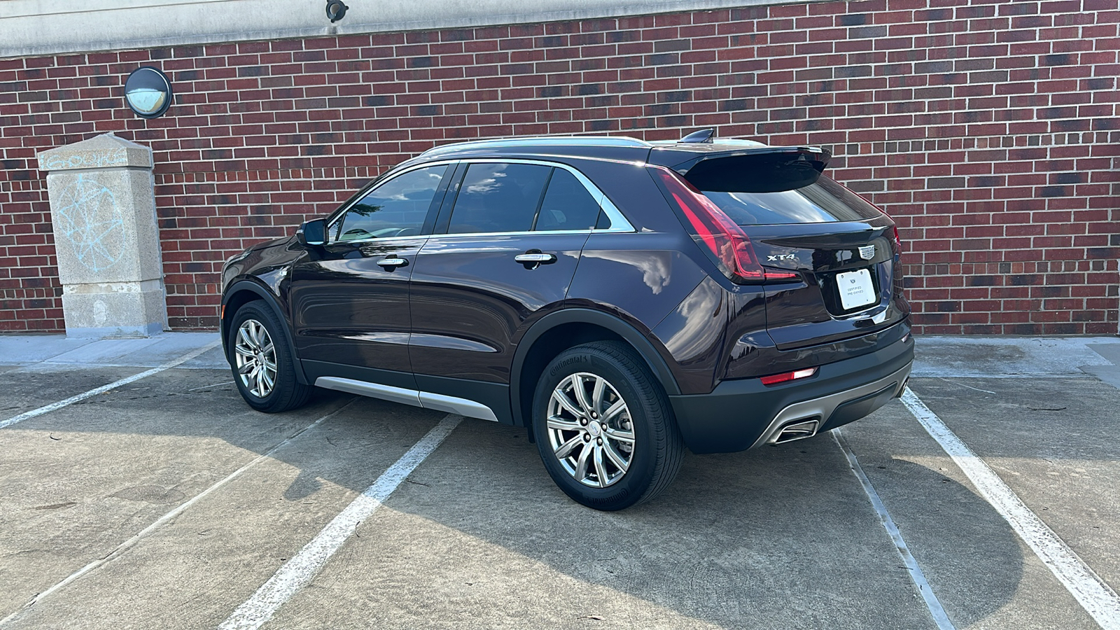 2021 Cadillac XT4 FWD Premium Luxury 3