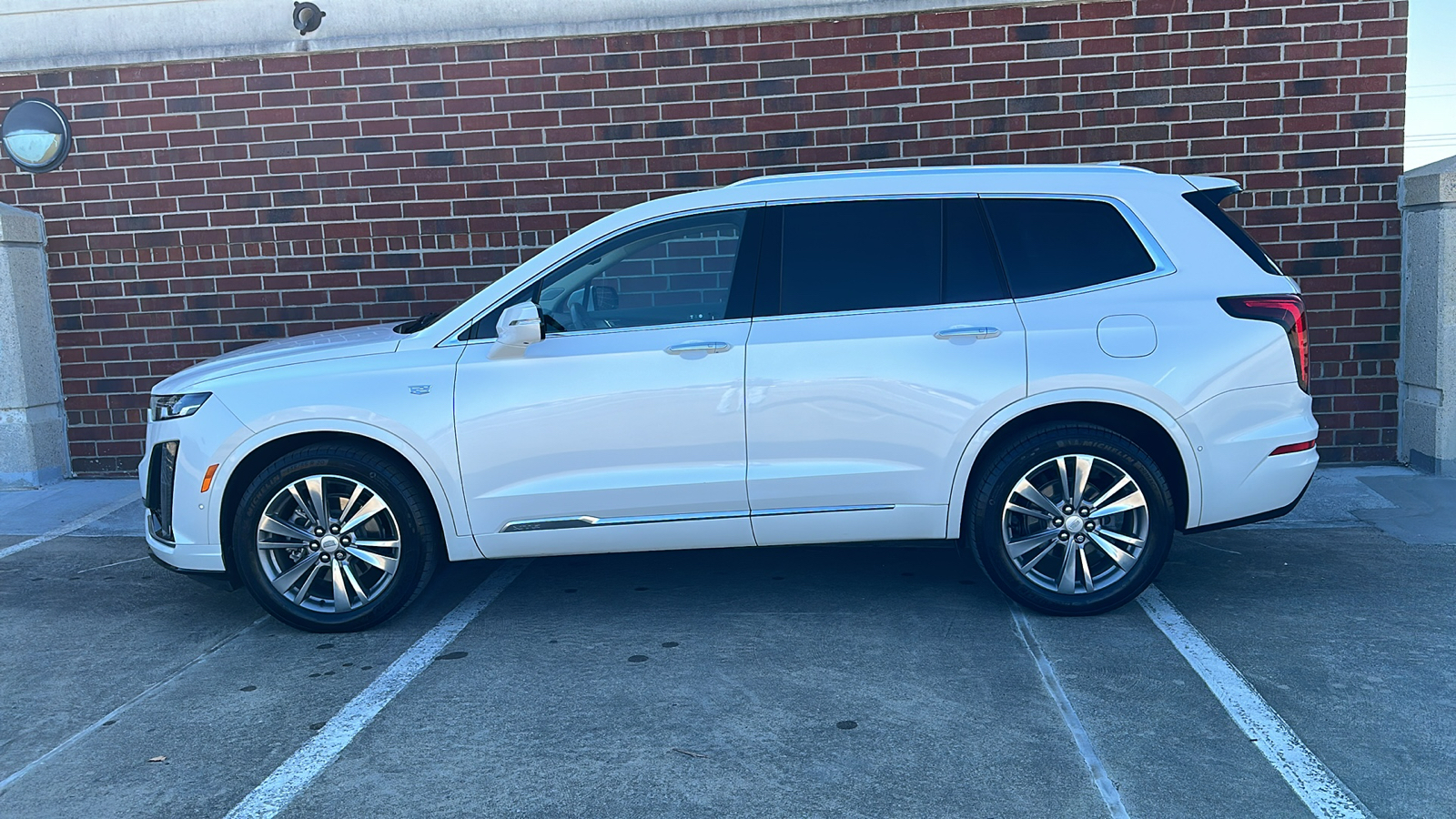 2022 Cadillac XT6 Premium Luxury 2