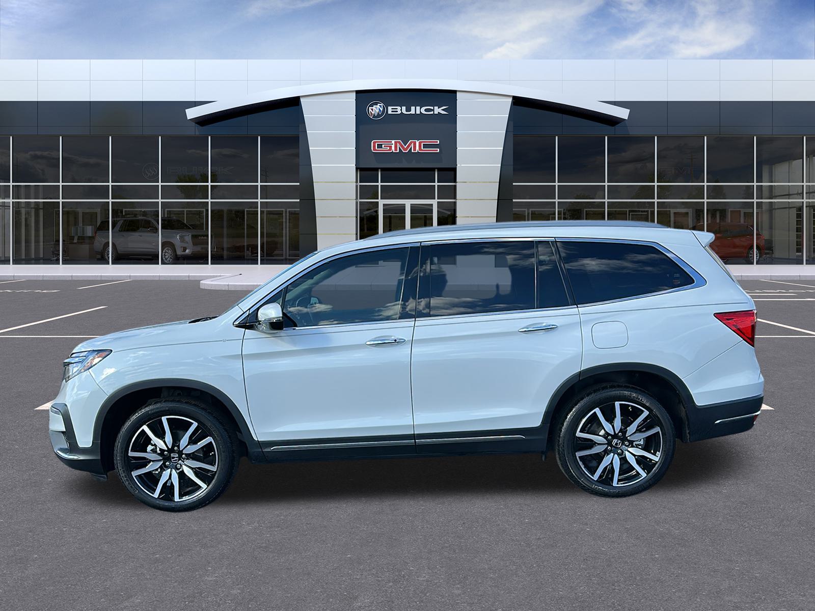 2022 Honda Pilot Touring 7-Passenger 2