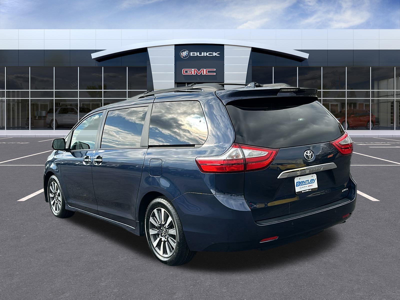 2018 Toyota Sienna Limited Premium 3