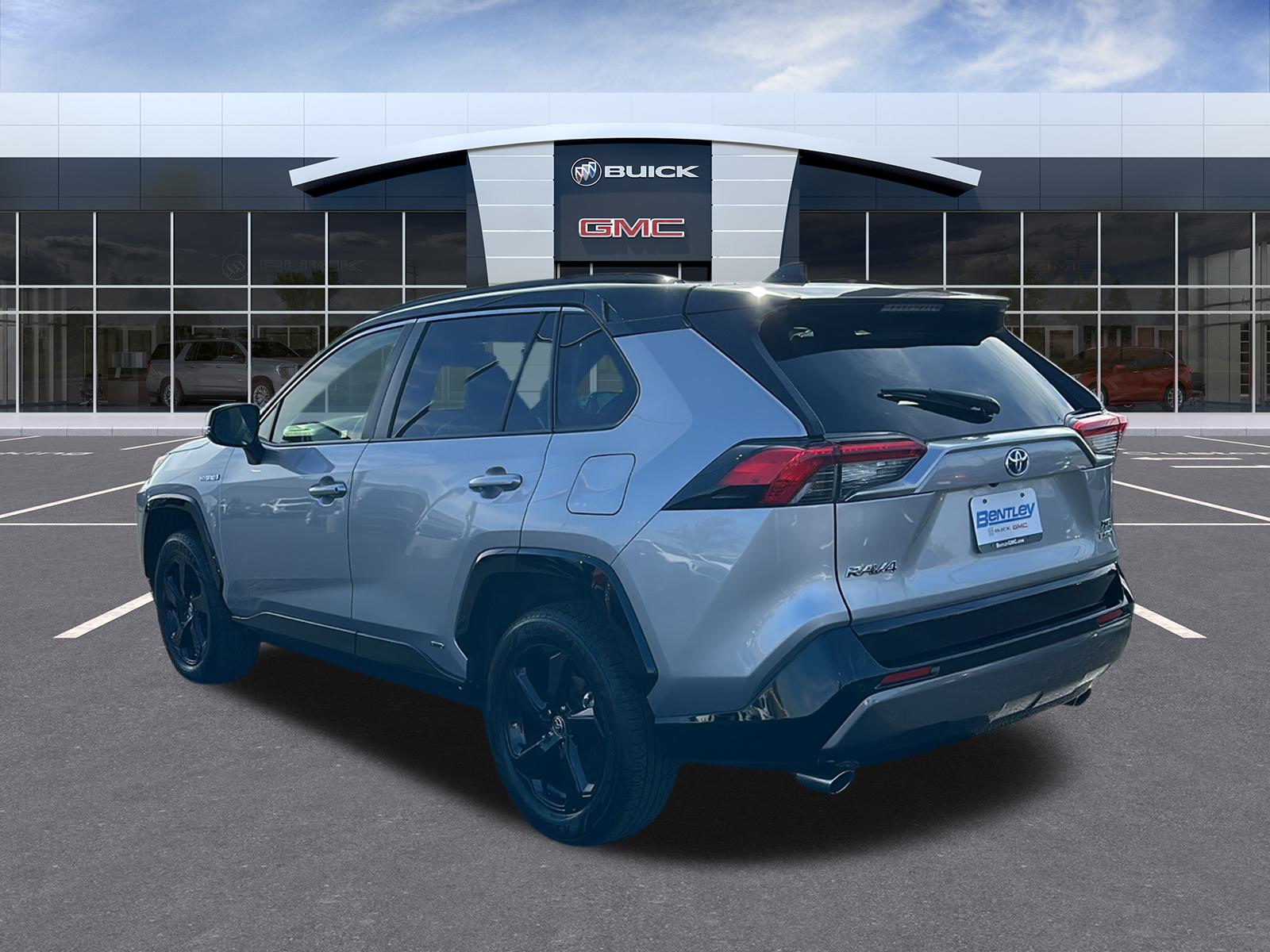 2020 Toyota RAV4 Hybrid XSE 3