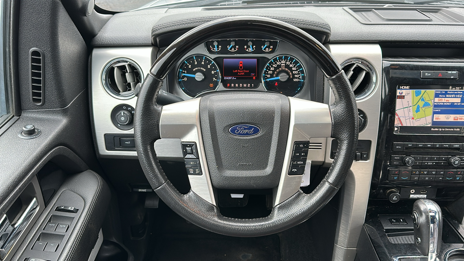 2012 Ford F-150 Platinum 12