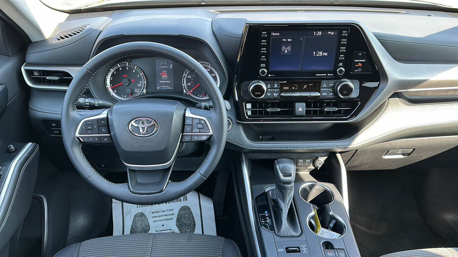 2022 Toyota Highlander LE 18