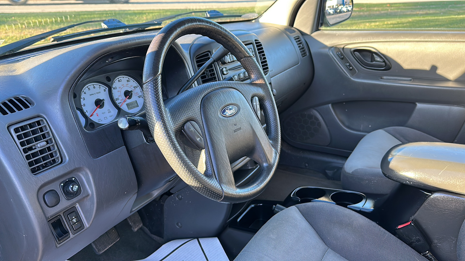 2004 Ford Escape  5