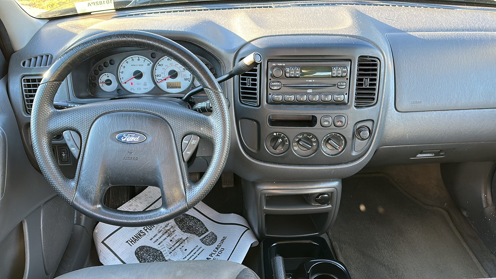 2004 Ford Escape  8