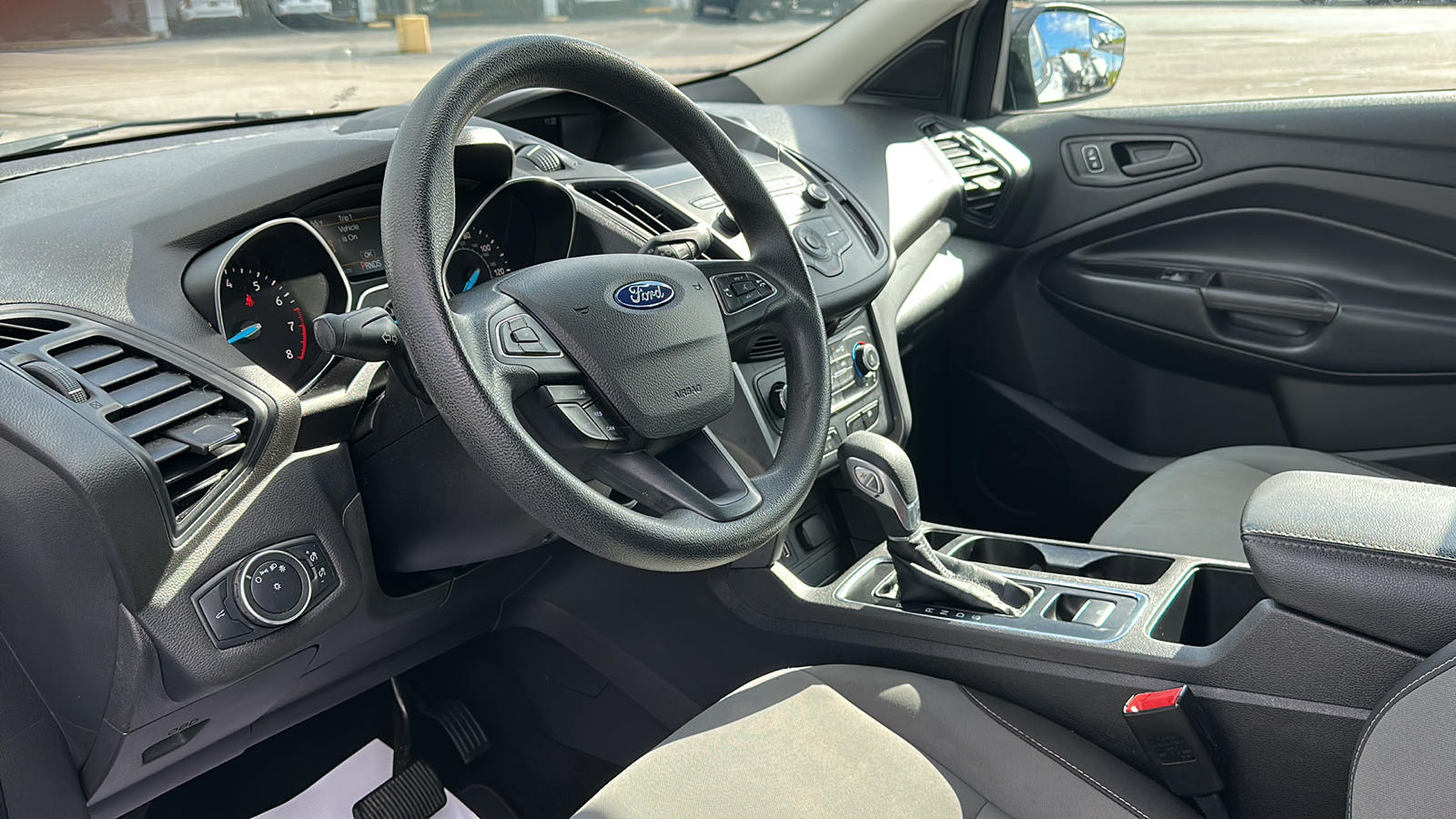 2019 Ford Escape S 11