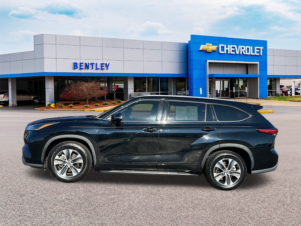 2021 Toyota Highlander XLE 2