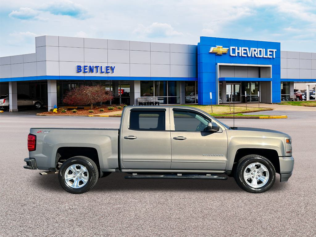 2017 Chevrolet Silverado LT 2