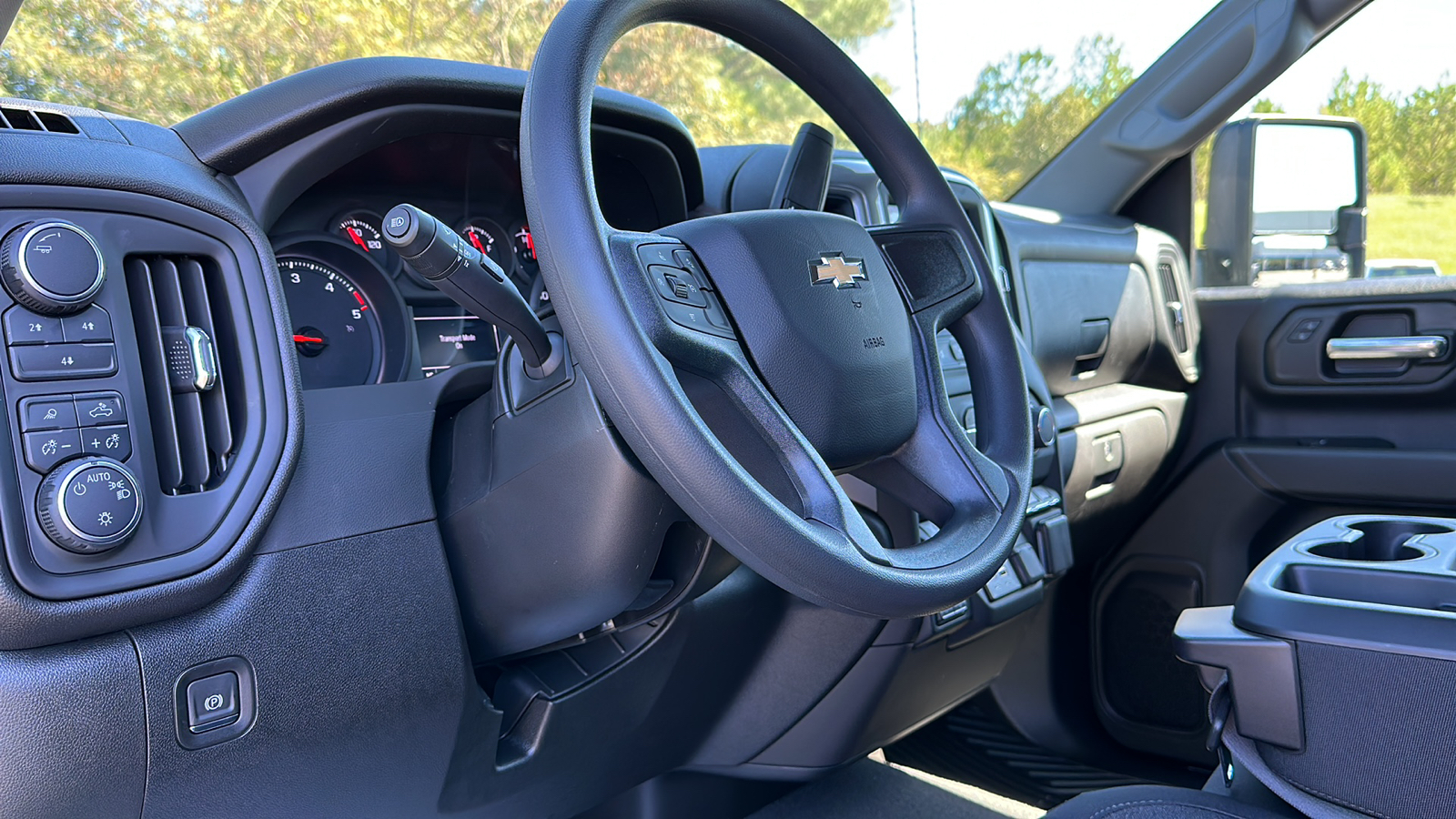 2025 Chevrolet Silverado Custom 8