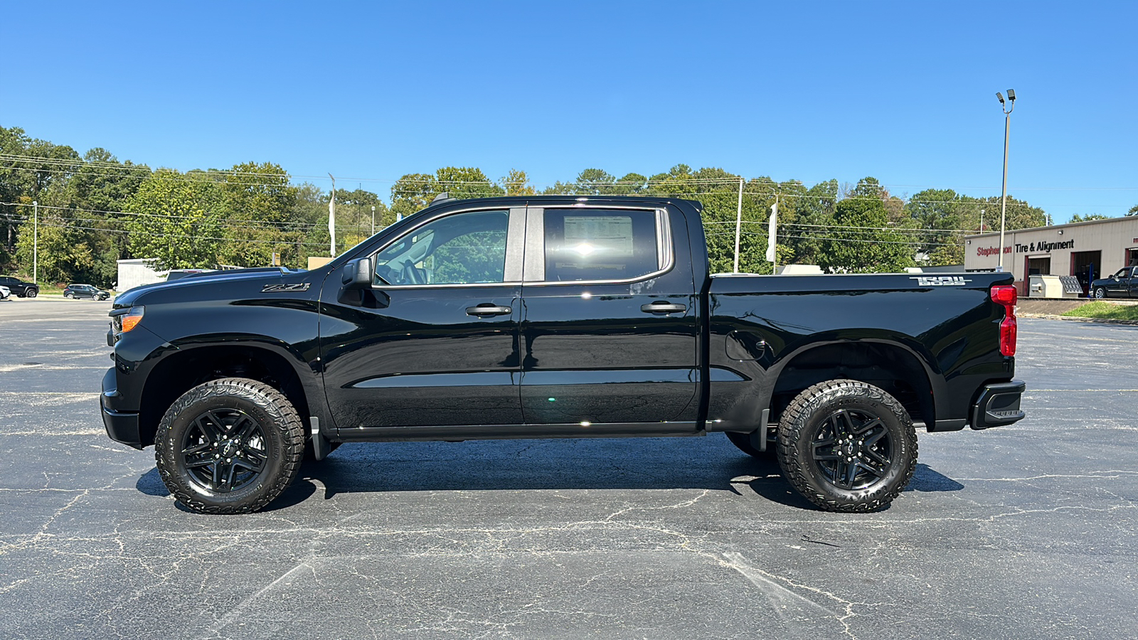 2025 Chevrolet Silverado Custom Trail Boss 17