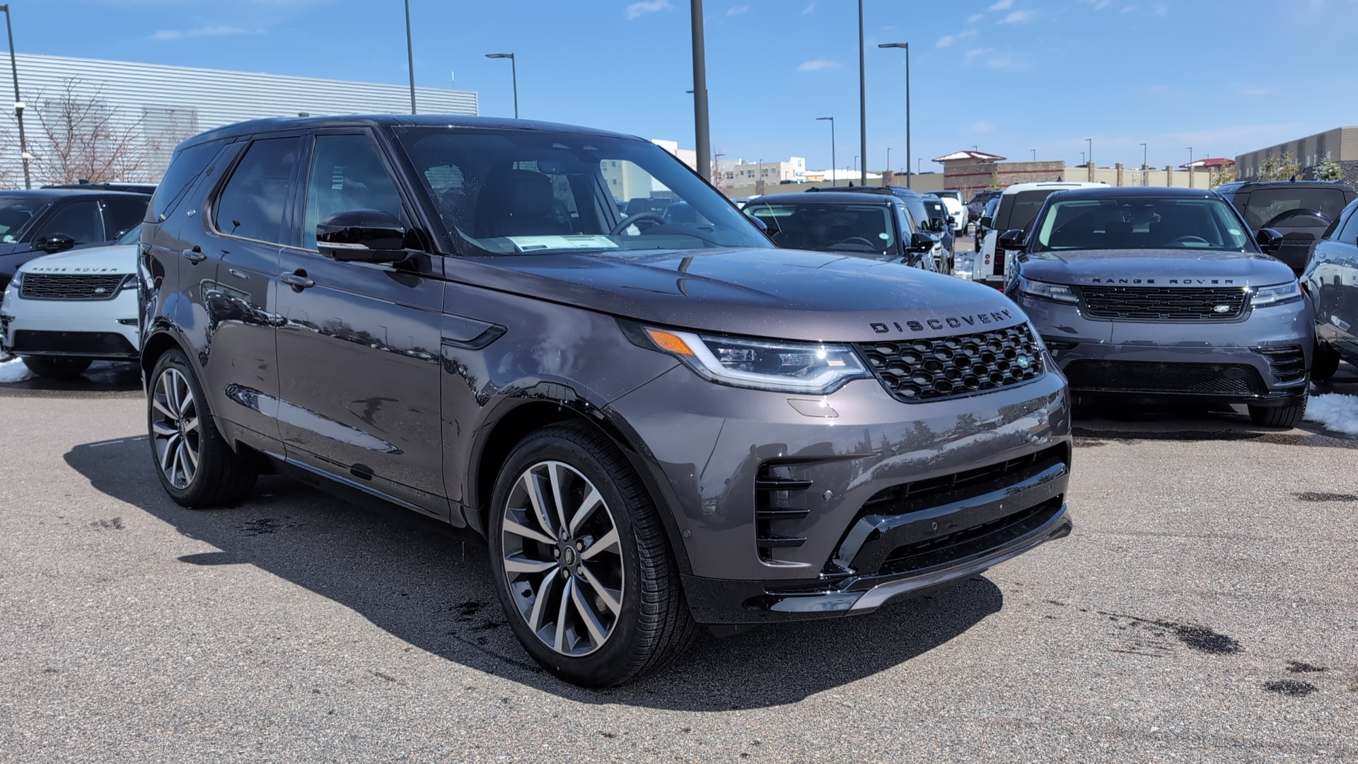 2024 Land Rover Discovery Dynamic SE 3