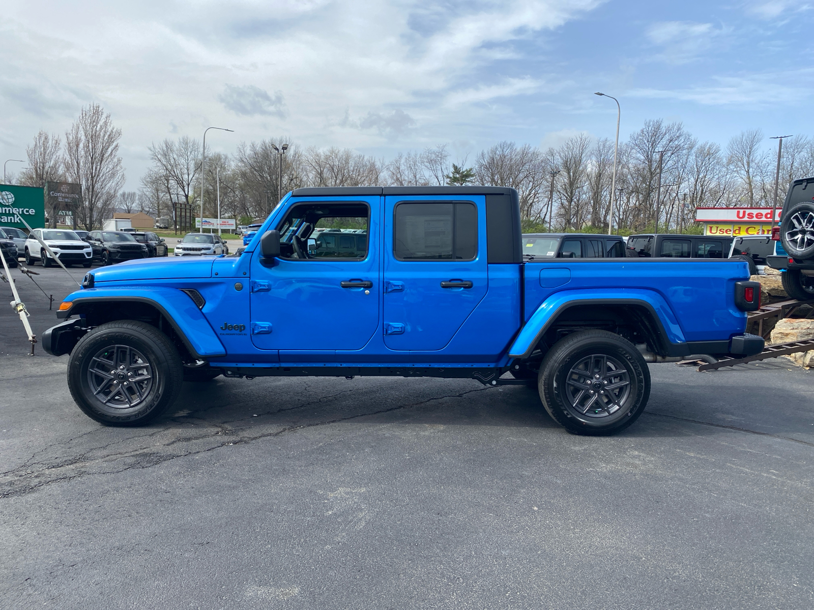 2024 JEEP GLADIATOR Sport S 3