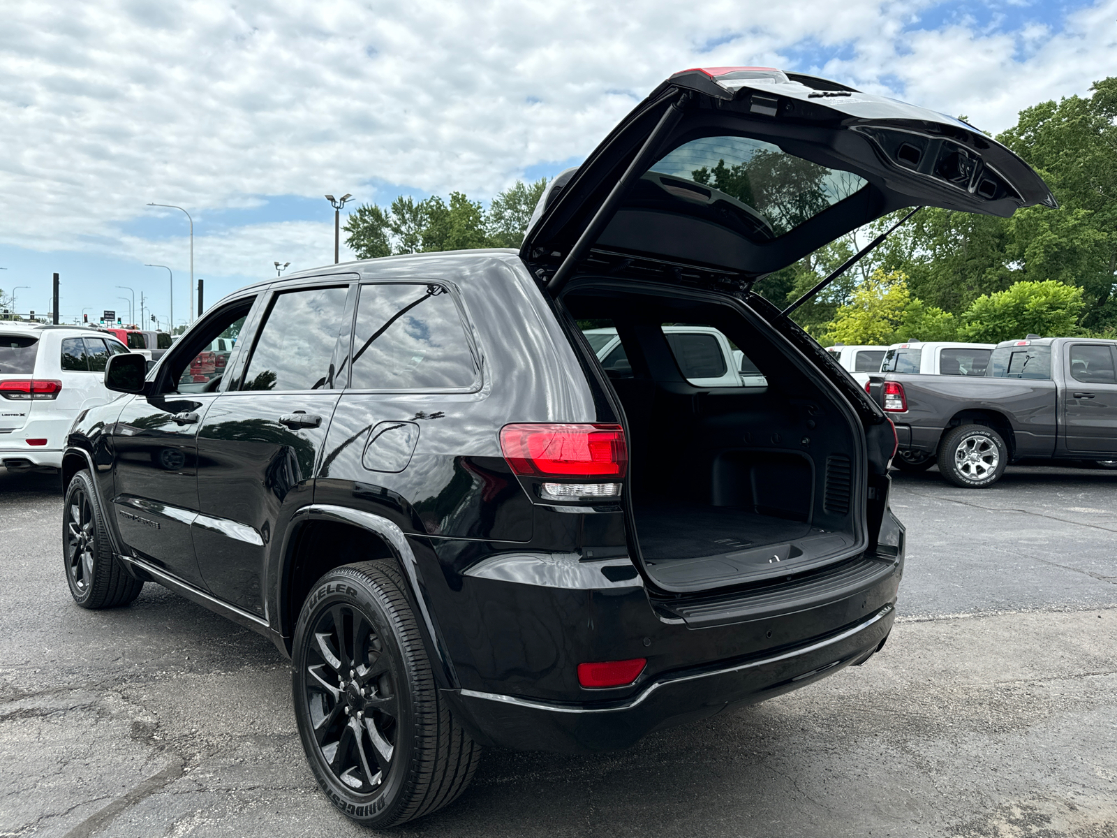 2021 JEEP GRAND CHEROKEE Laredo X 16