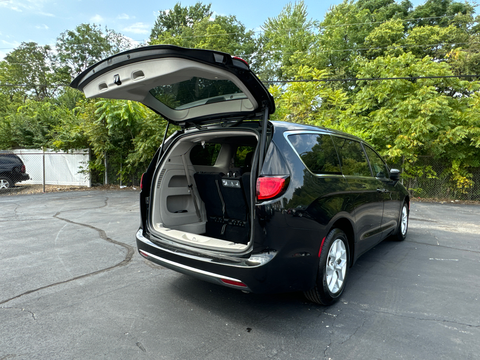 2017 CHRYSLER PACIFICA Touring Plus 16