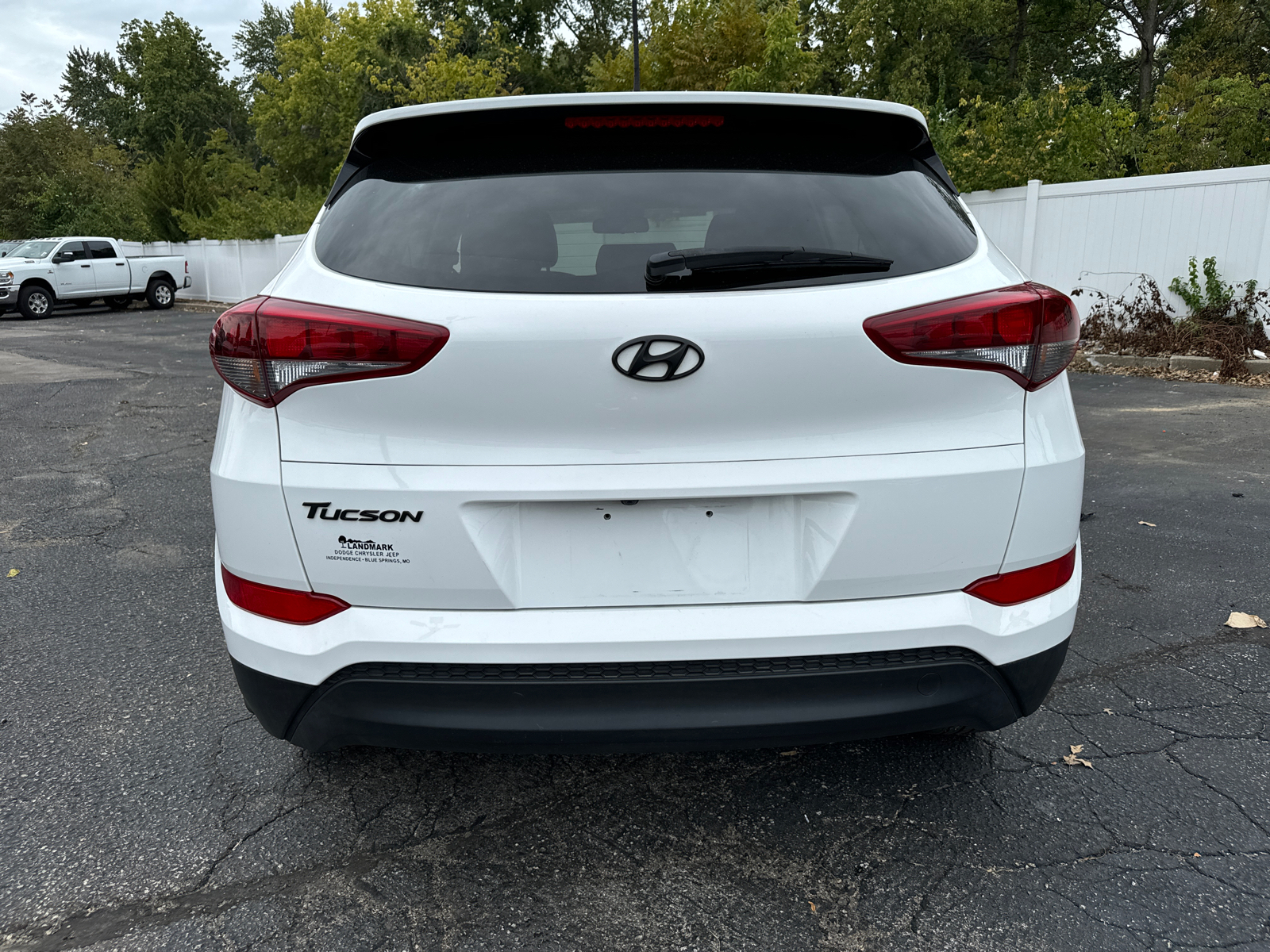 2017 HYUNDAI TUCSON SE 4