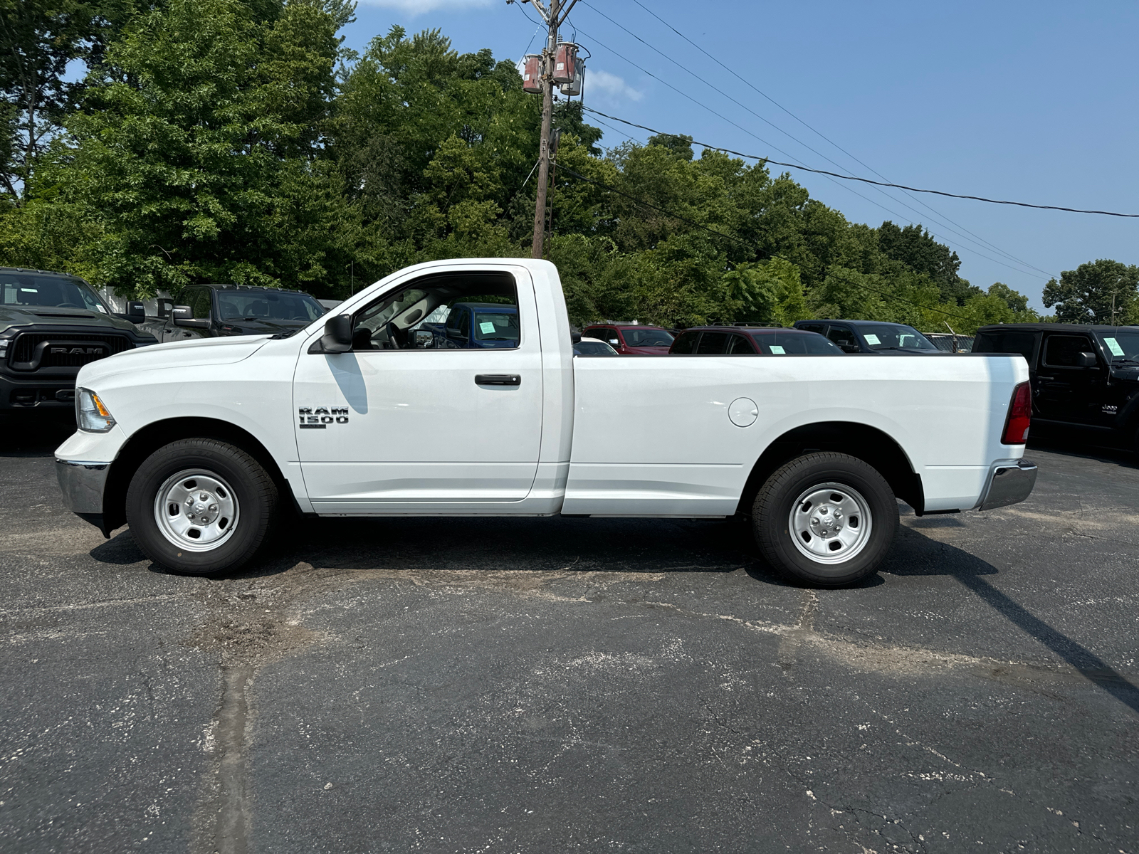 2023 RAM 1500 CLASSIC Tradesman 3