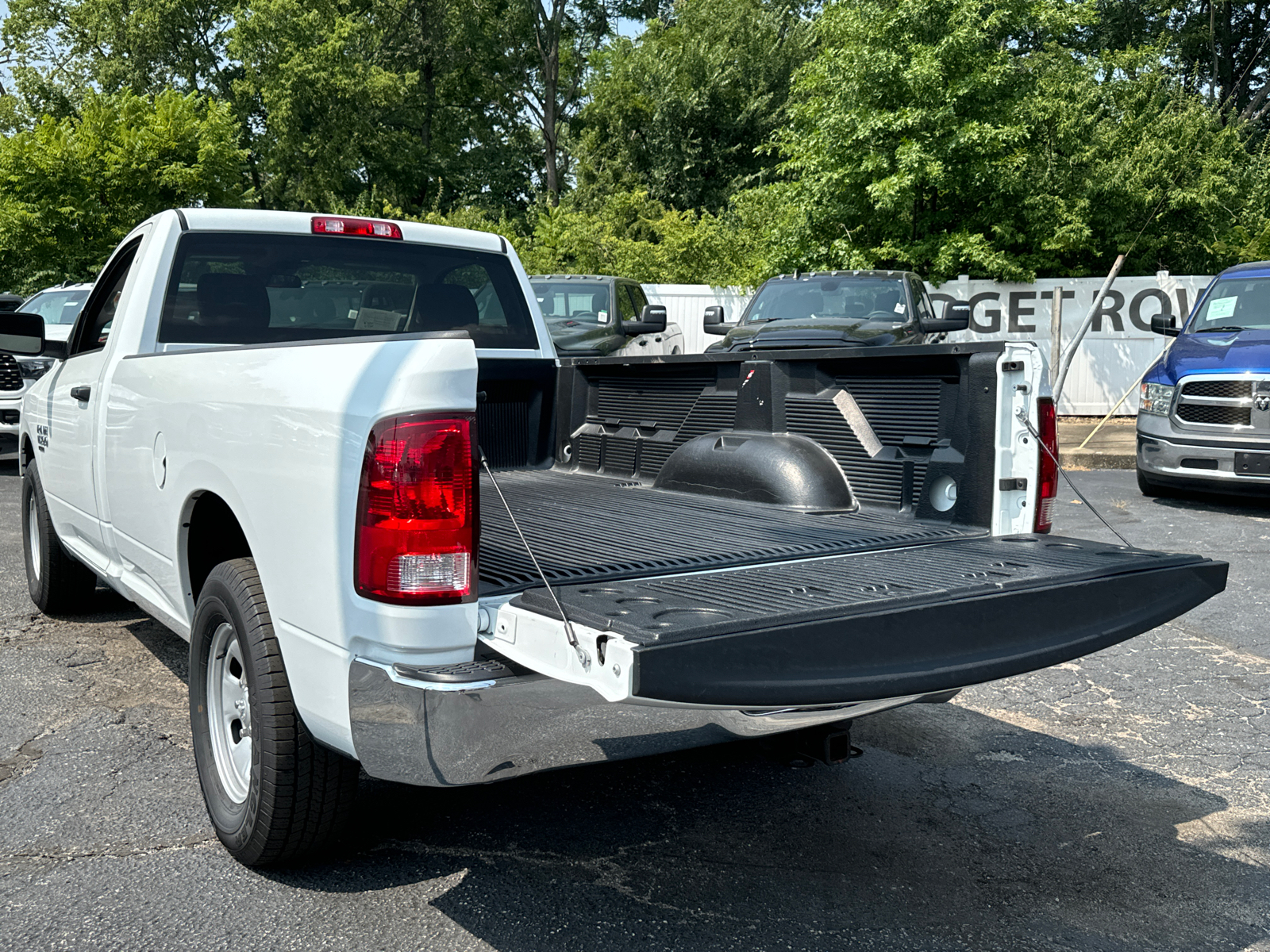 2023 RAM 1500 CLASSIC Tradesman 15