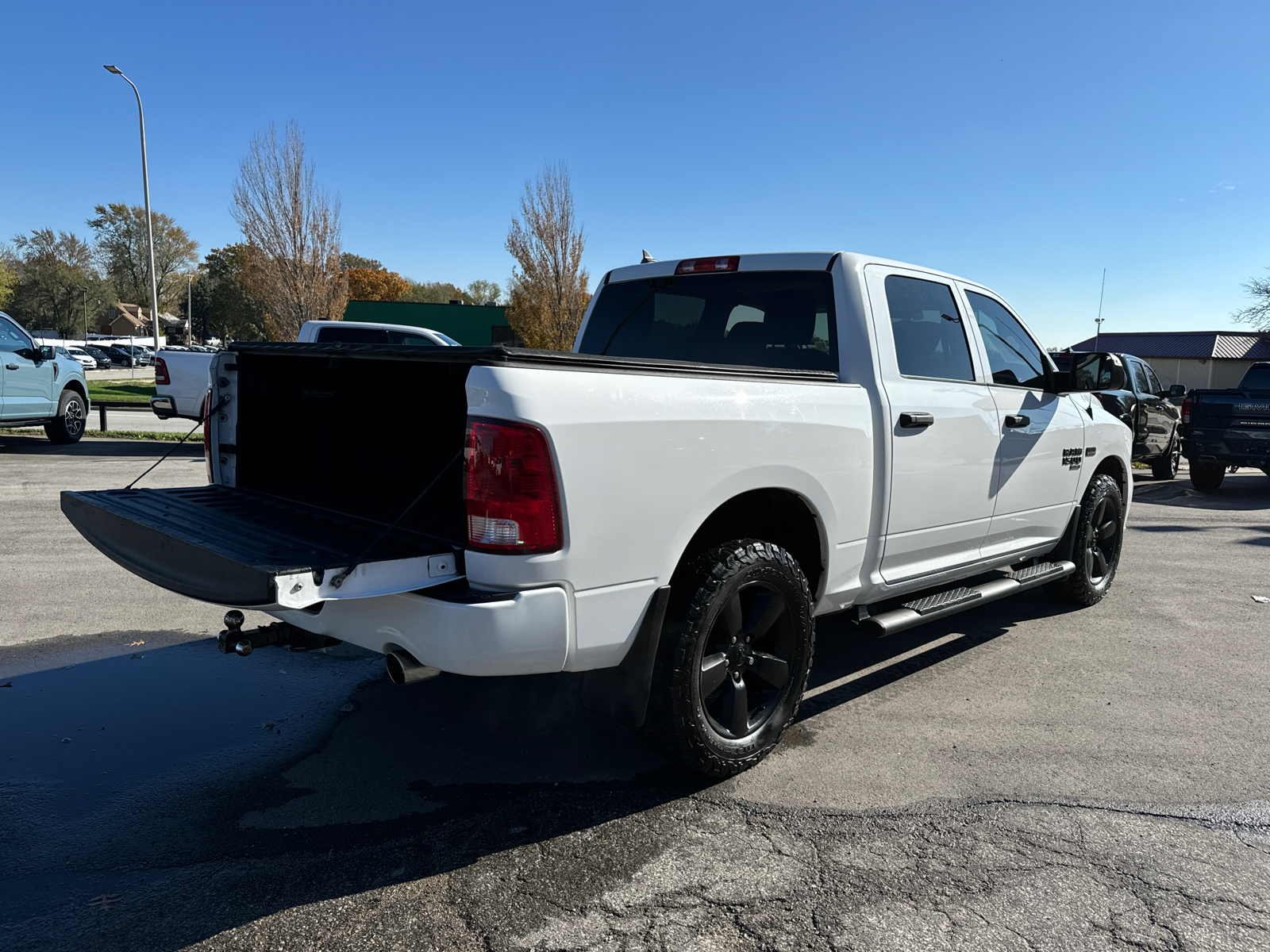 2020 RAM 1500 CLASSIC Express 17