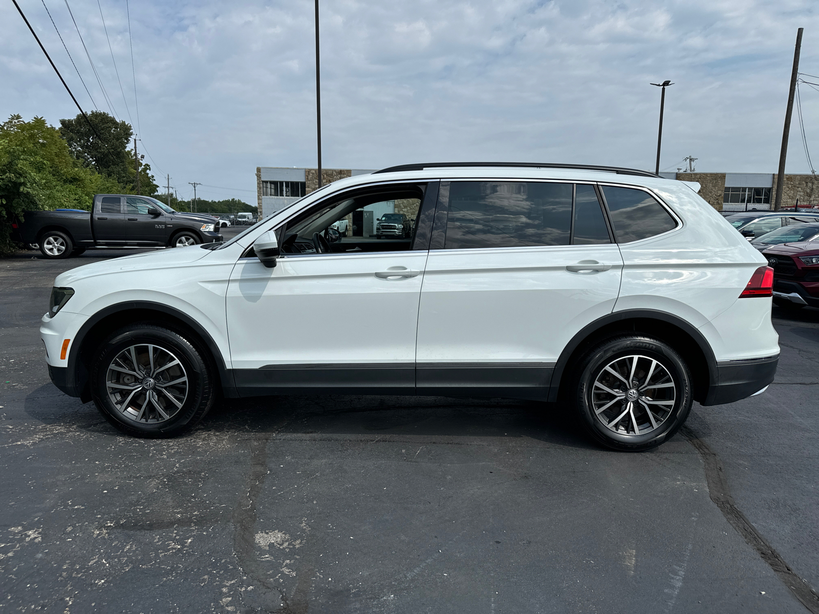 2020 VOLKSWAGEN TIGUAN SE 3