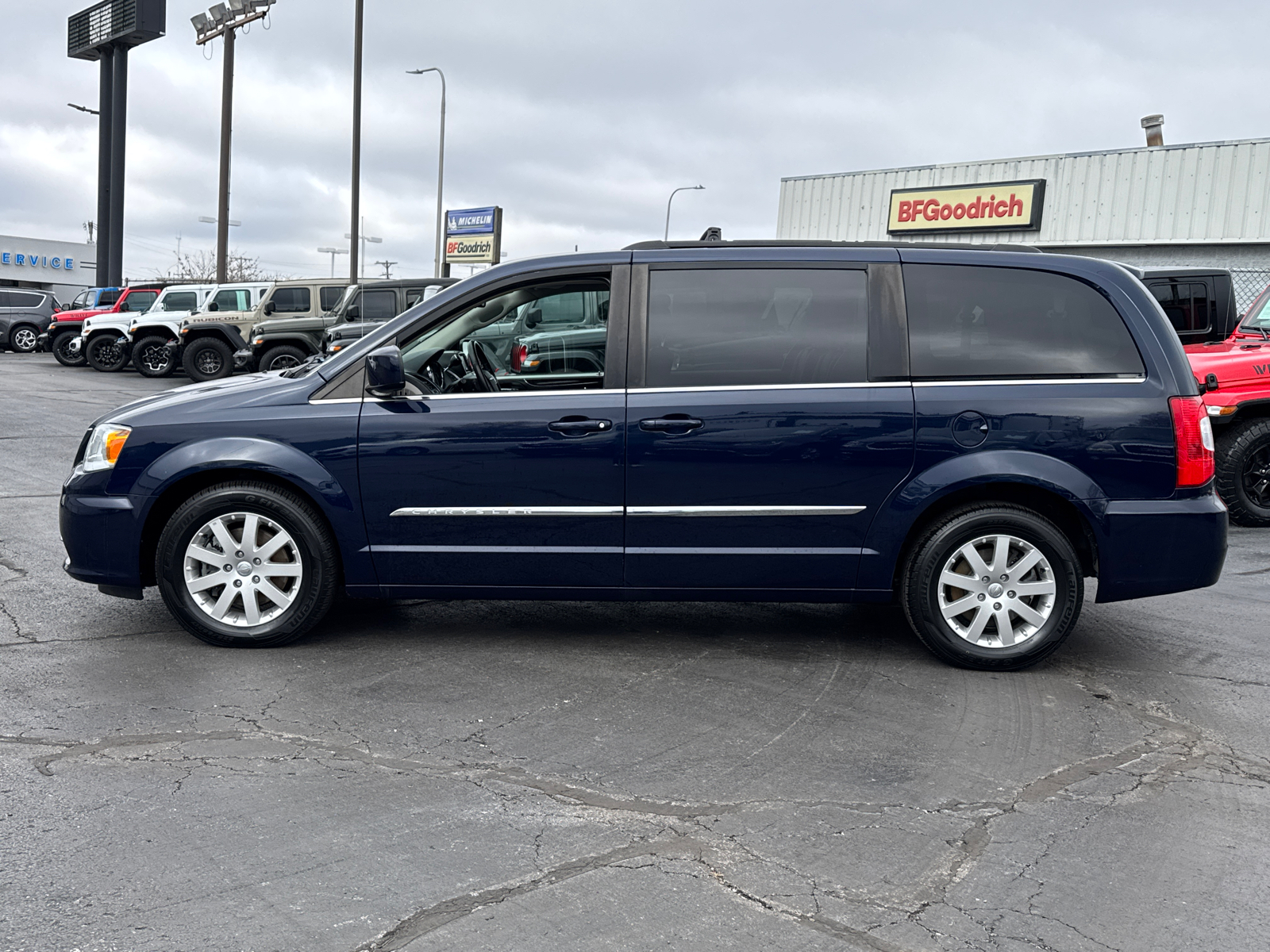 2016 CHRYSLER TOWN & COUNTRY Touring 3