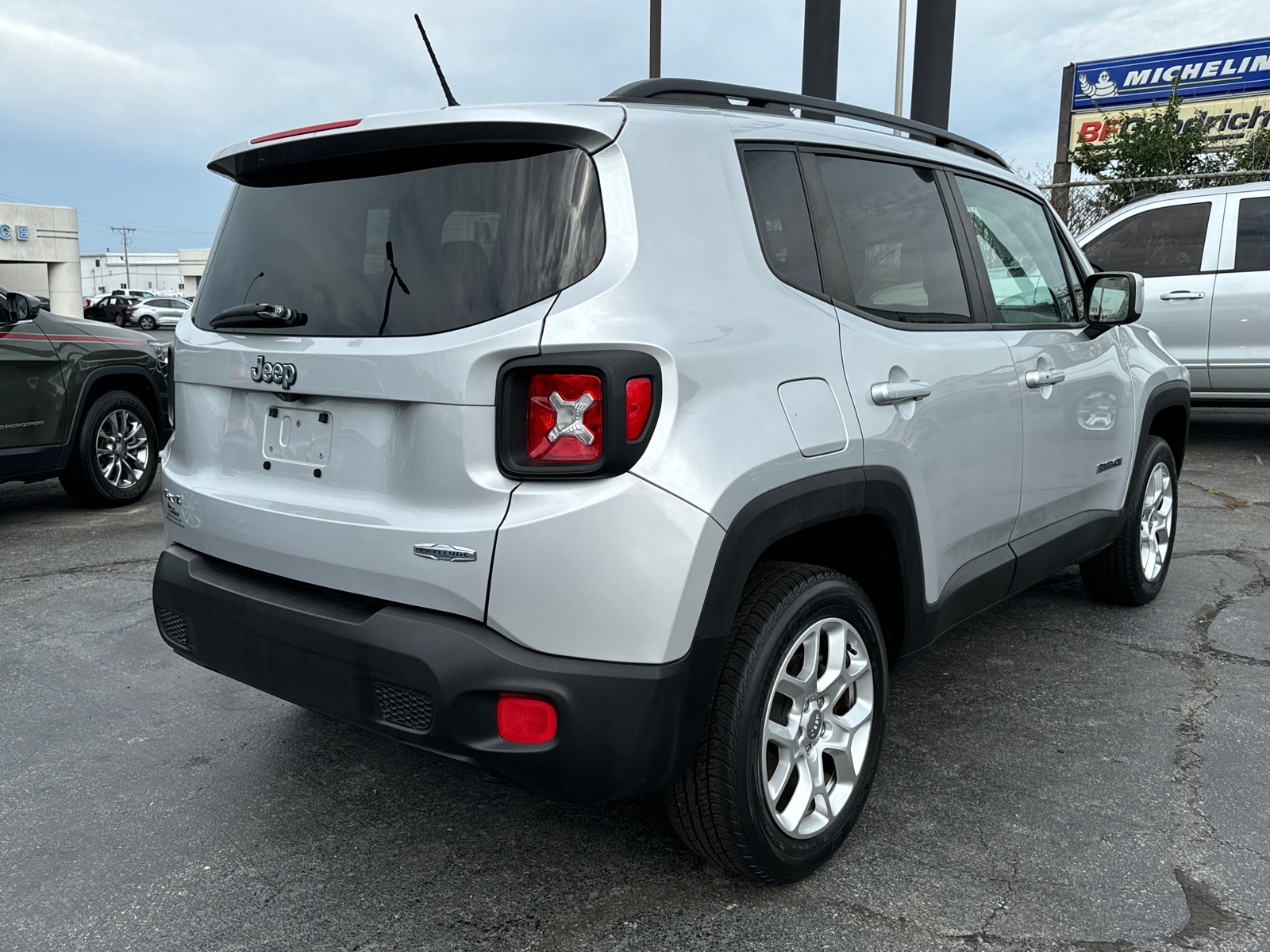 2017 JEEP RENEGADE Latitude 5