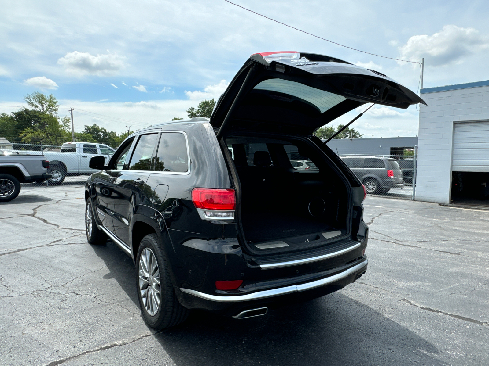 2018 JEEP GRAND CHEROKEE Summit 19