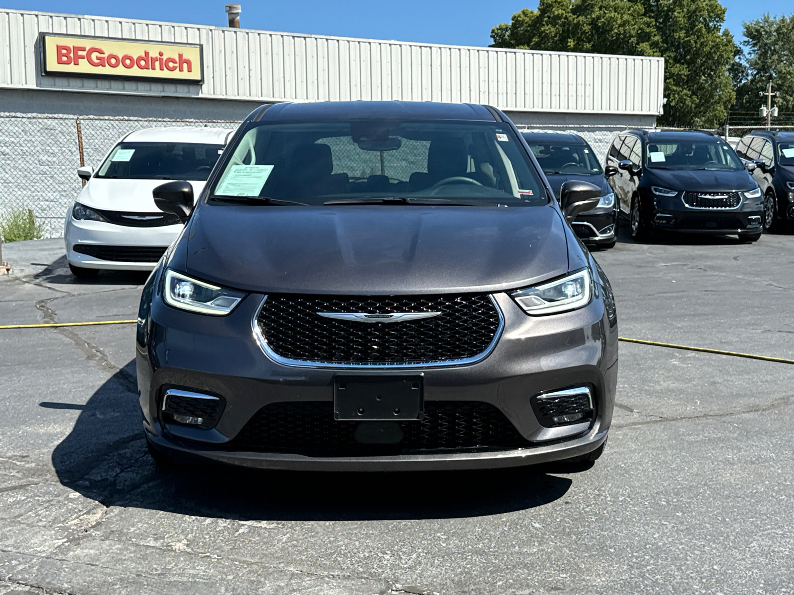 2022 CHRYSLER PACIFICA Hybrid Touring L 2