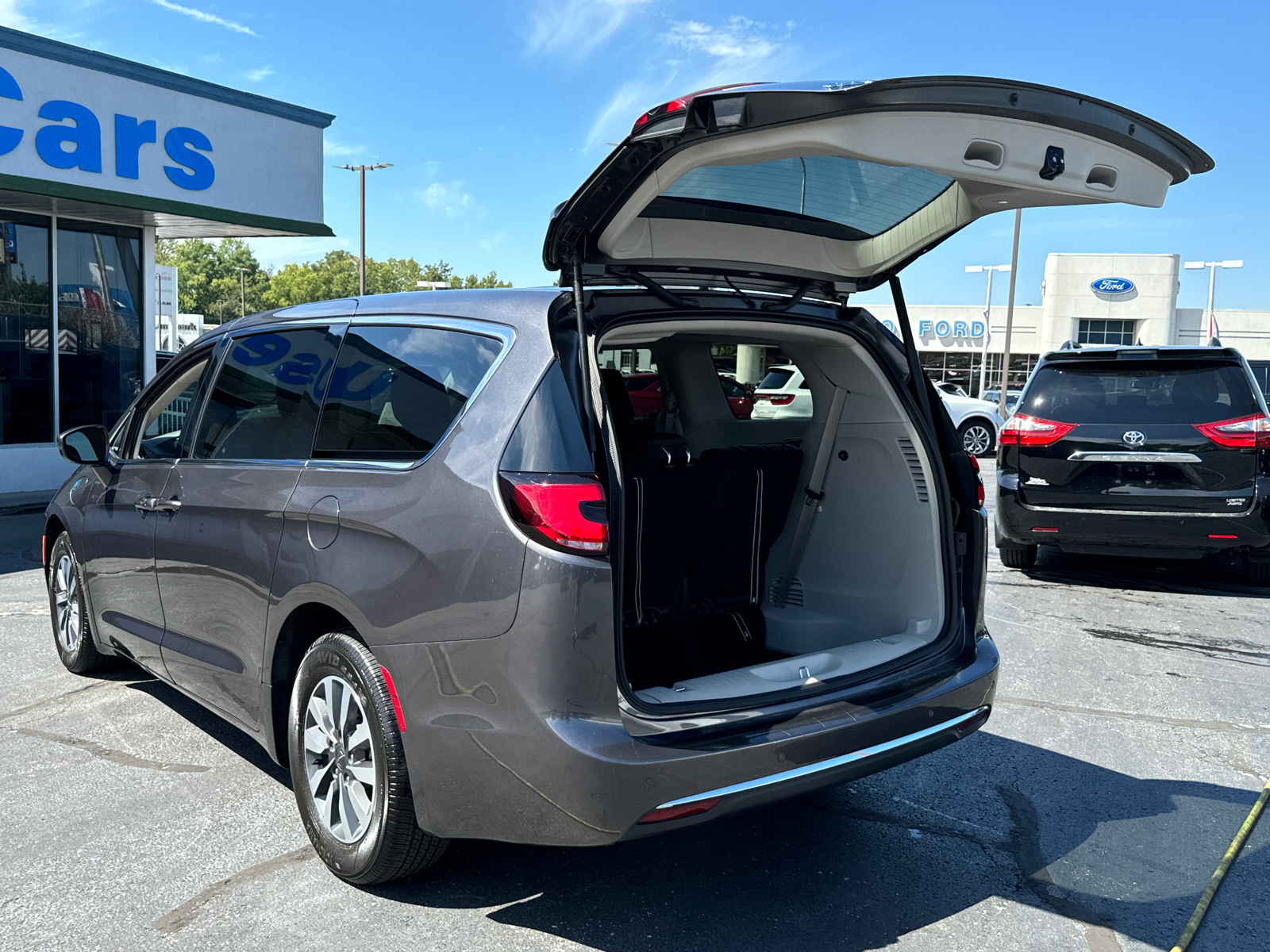 2022 CHRYSLER PACIFICA Hybrid Touring L 18