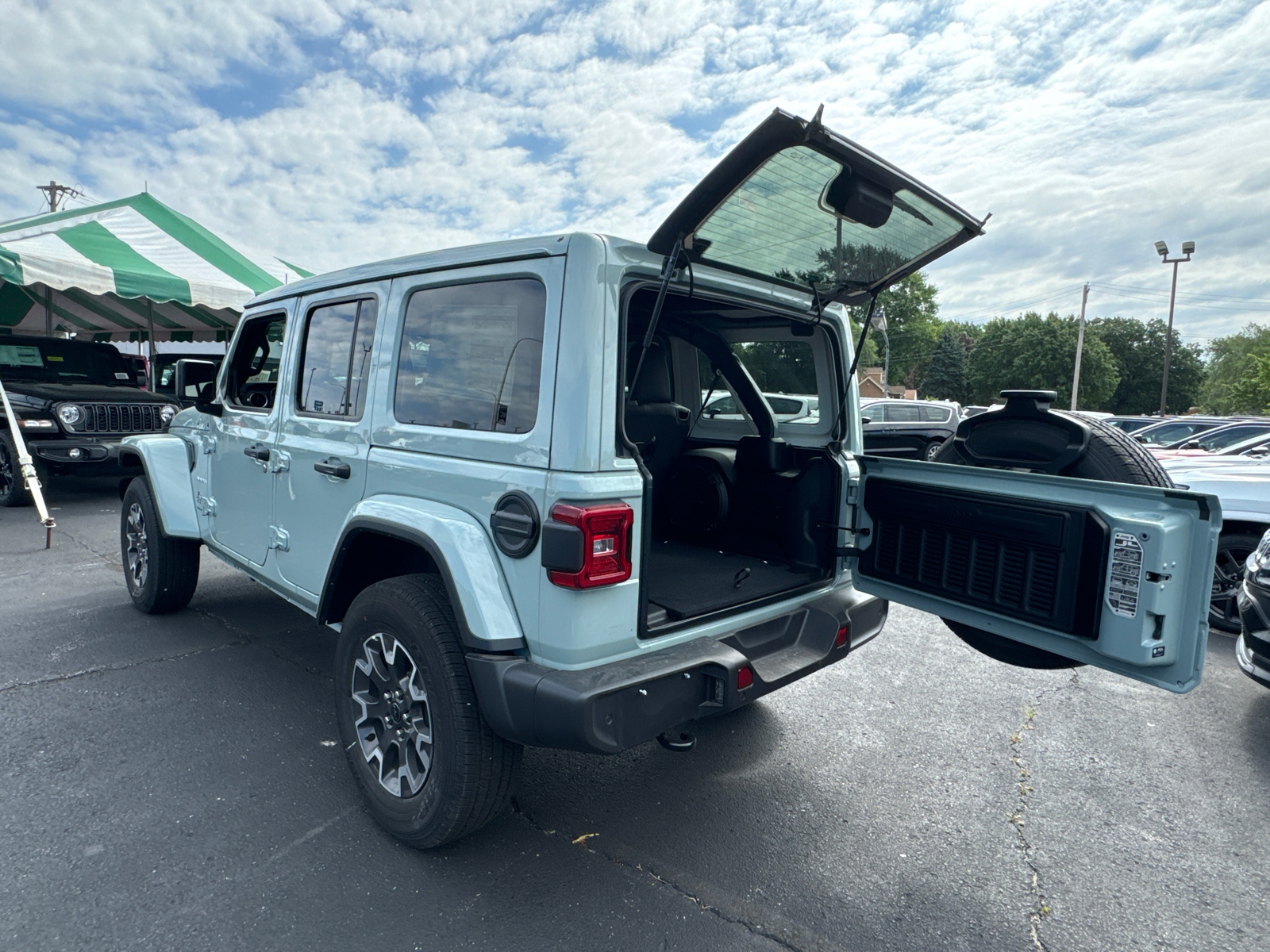 2024 JEEP WRANGLER Sahara 19