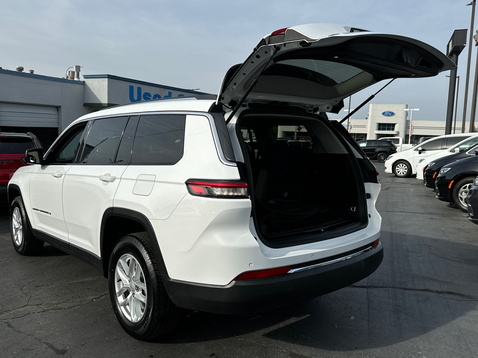 2023 JEEP GRAND CHEROKEE L Laredo 18