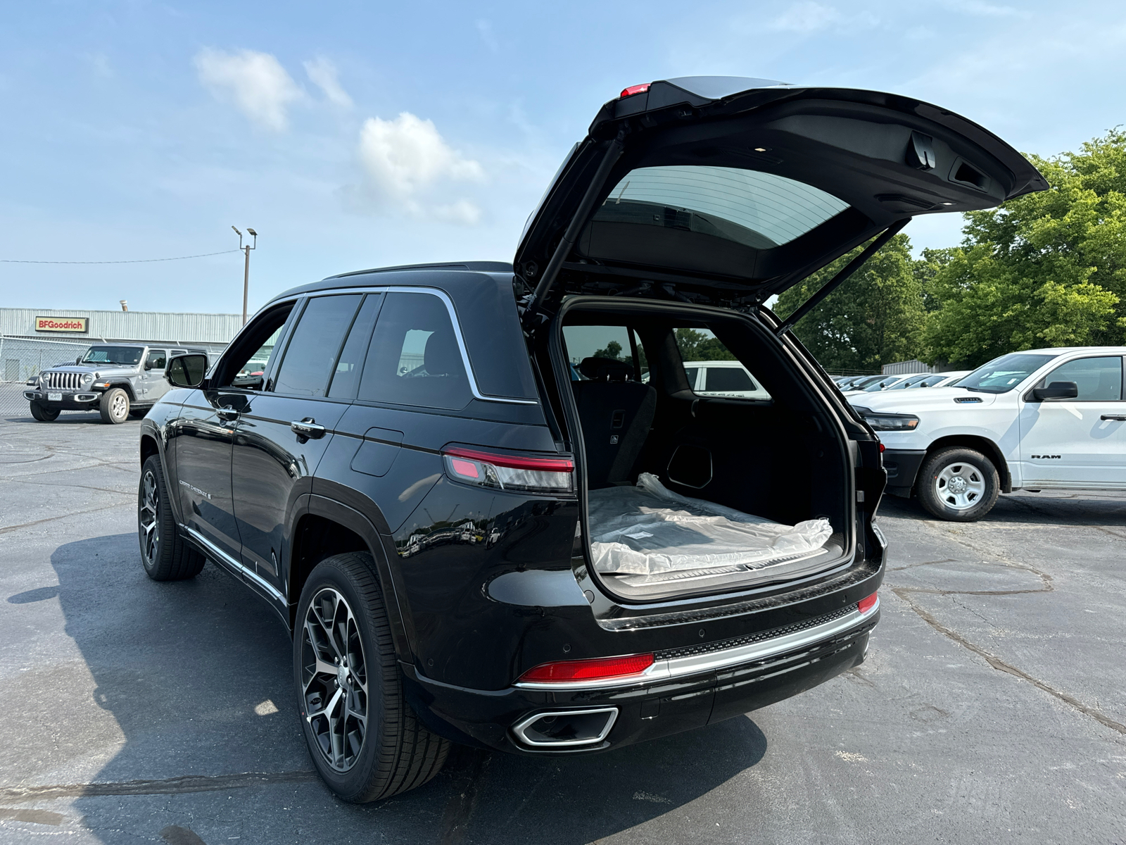 2024 JEEP GRAND CHEROKEE Summit Reserve 19