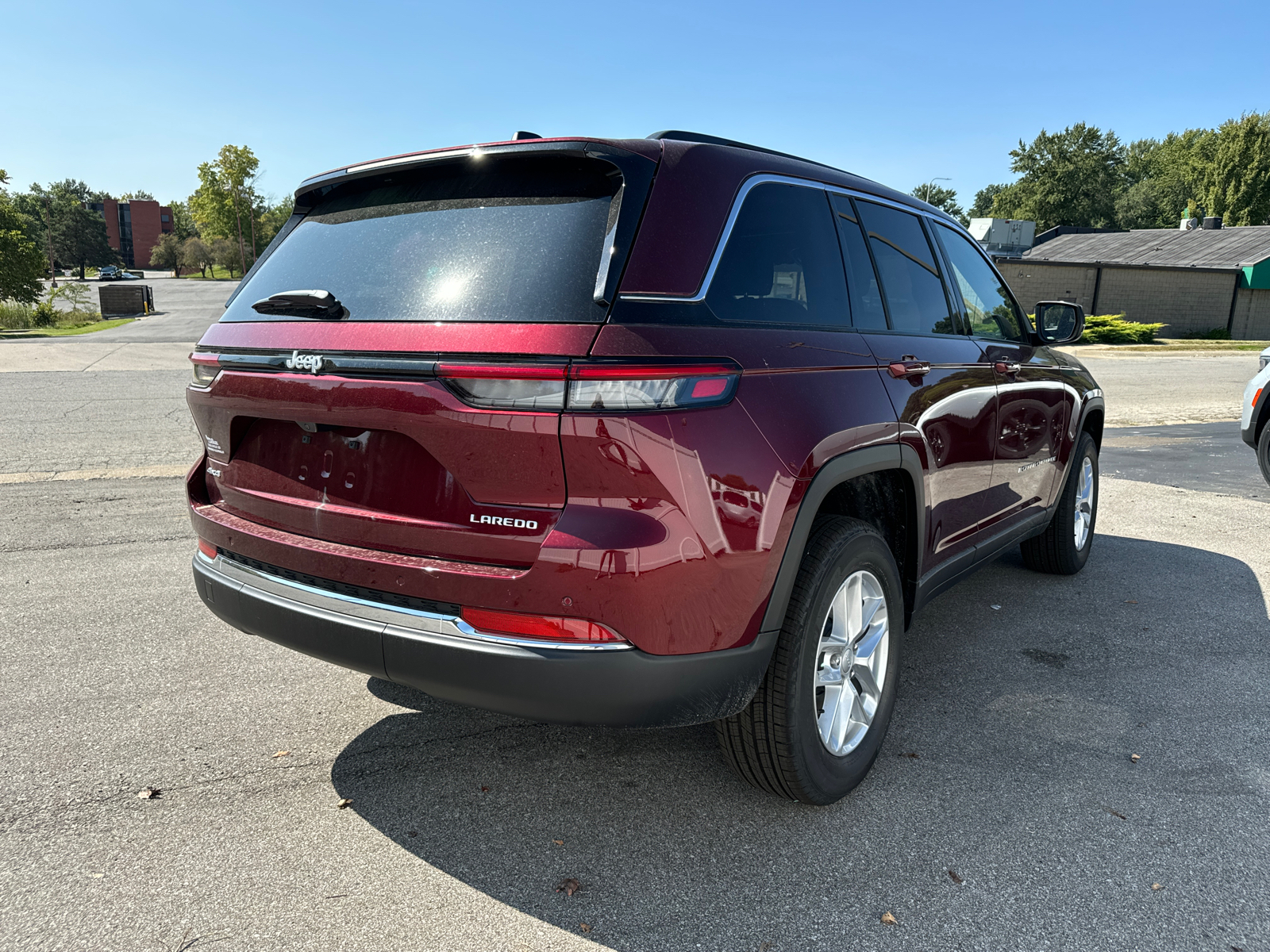 2024 JEEP GRAND CHEROKEE Laredo X 5