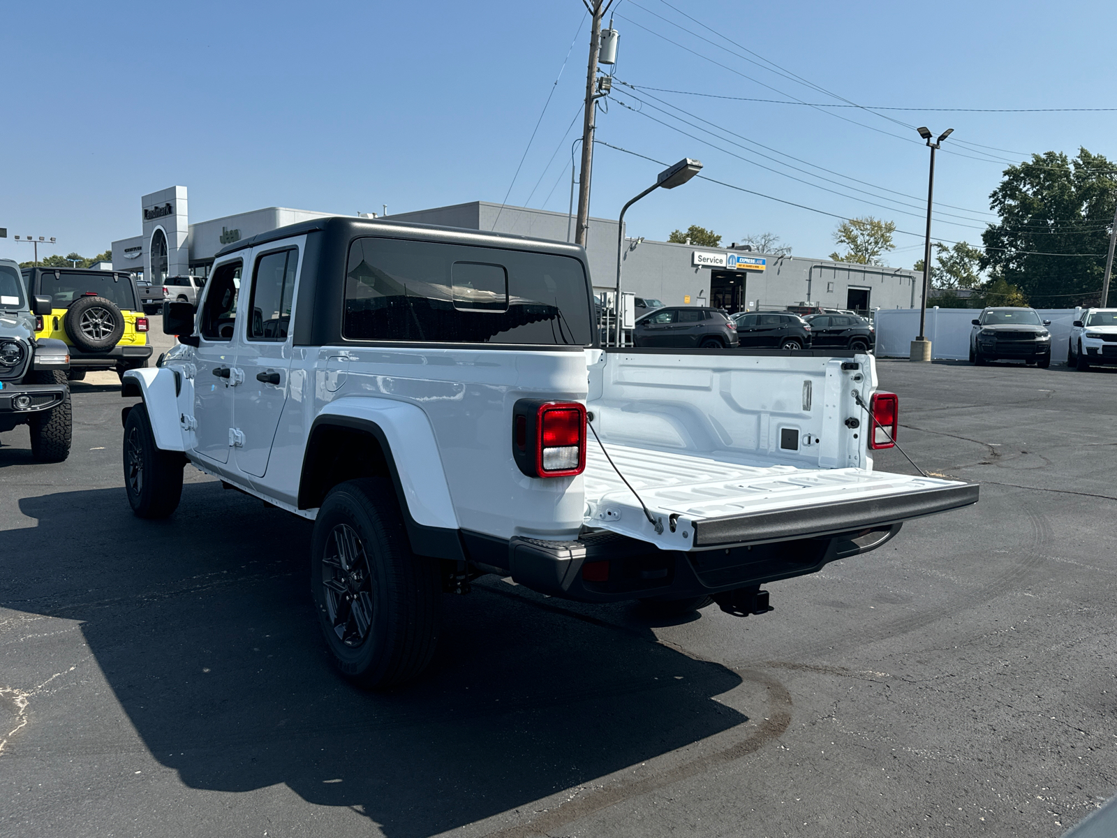 2024 JEEP GLADIATOR Sport S 18