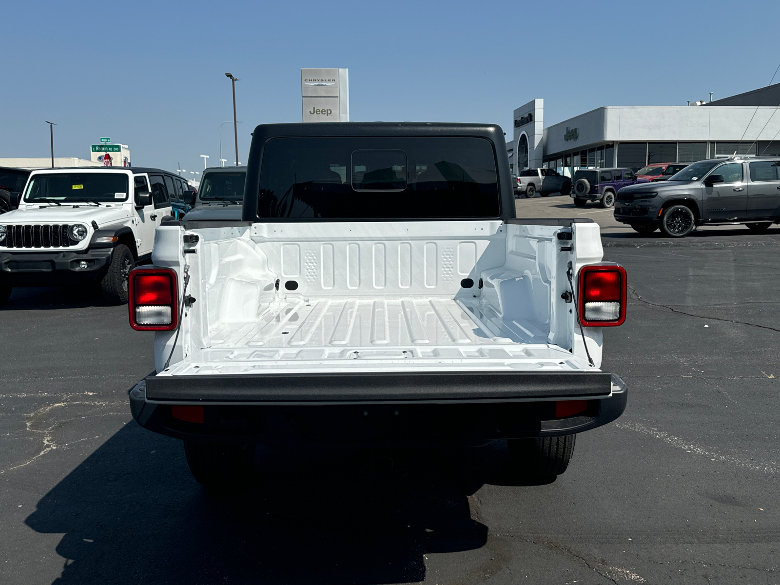 2024 JEEP GLADIATOR Sport S 19