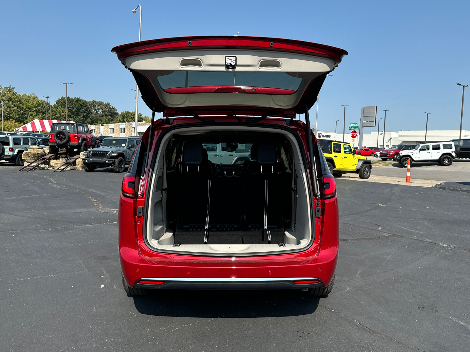 2024 CHRYSLER PACIFICA Touring L 18