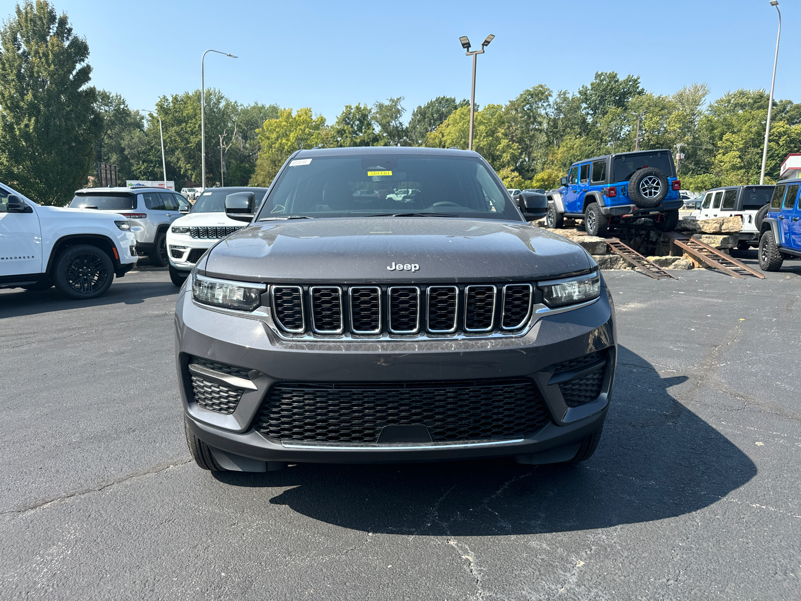 2024 JEEP GRAND CHEROKEE Laredo X 2