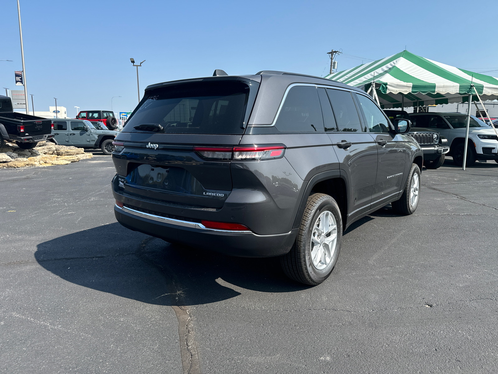 2024 JEEP GRAND CHEROKEE Laredo X 5