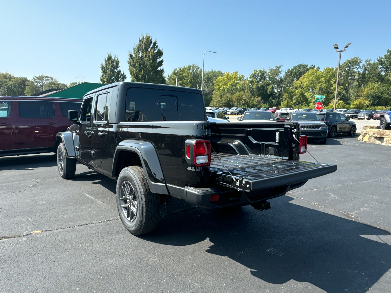 2024 JEEP GLADIATOR Sport S 18