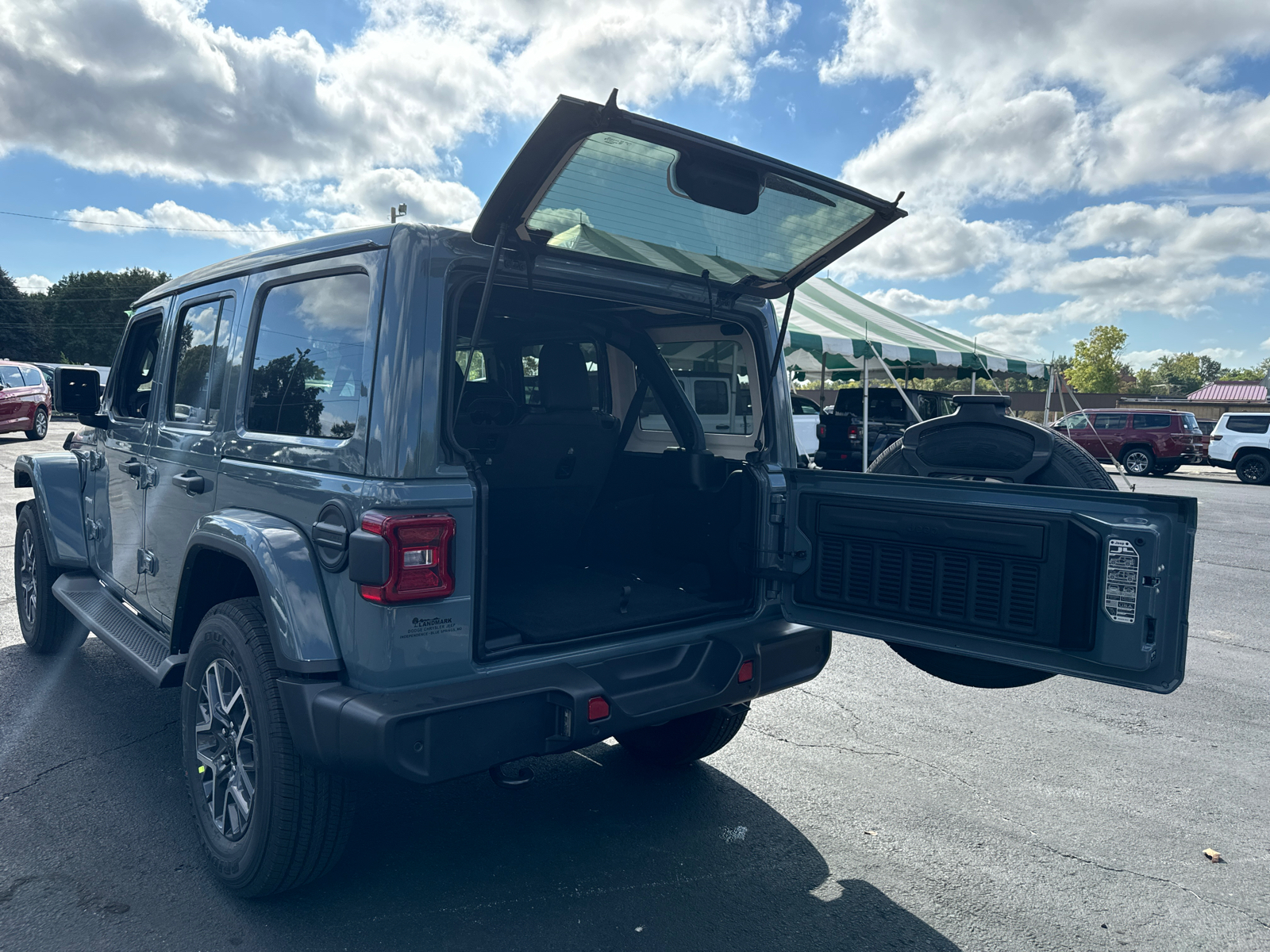 2024 JEEP WRANGLER Sahara 17