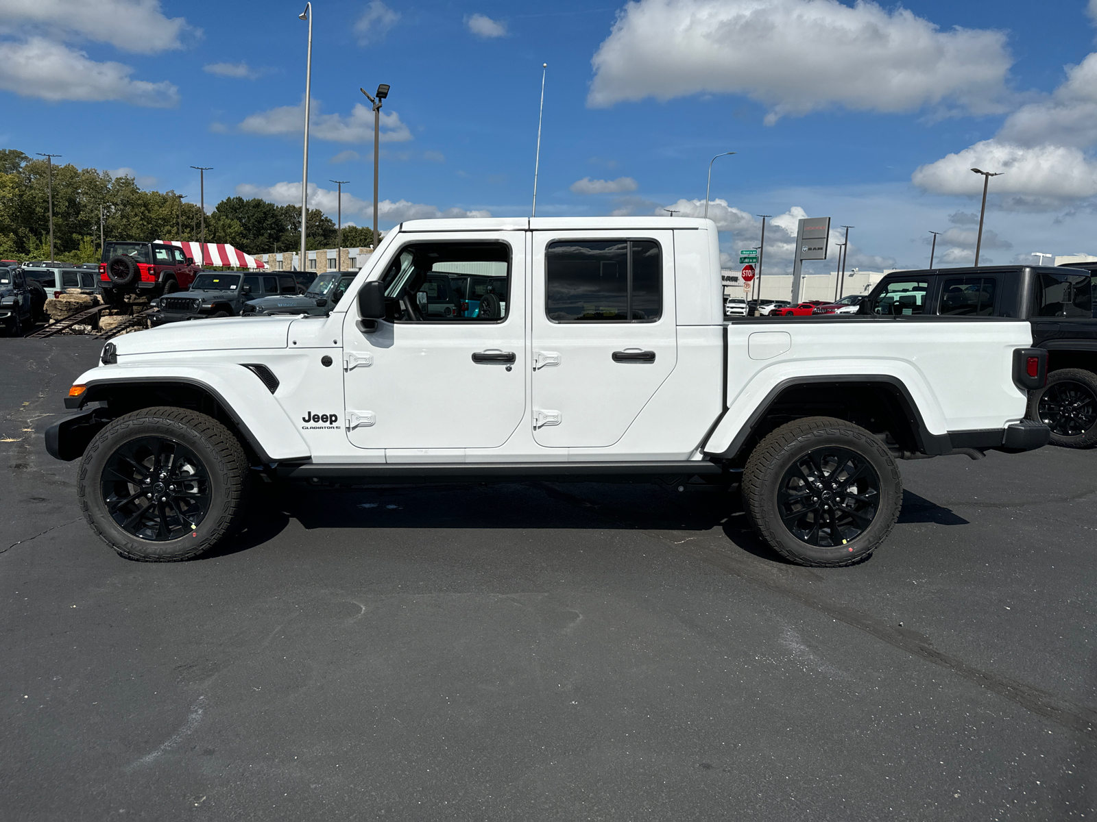 2024 JEEP GLADIATOR Sport S 3