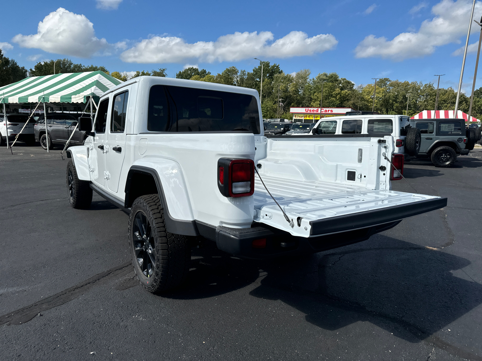 2024 JEEP GLADIATOR Sport S 16