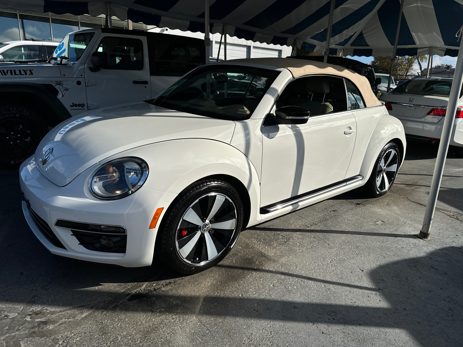 2013 VOLKSWAGEN BEETLE CONVERTIBLE 2.0T w/Sound/Nav 3