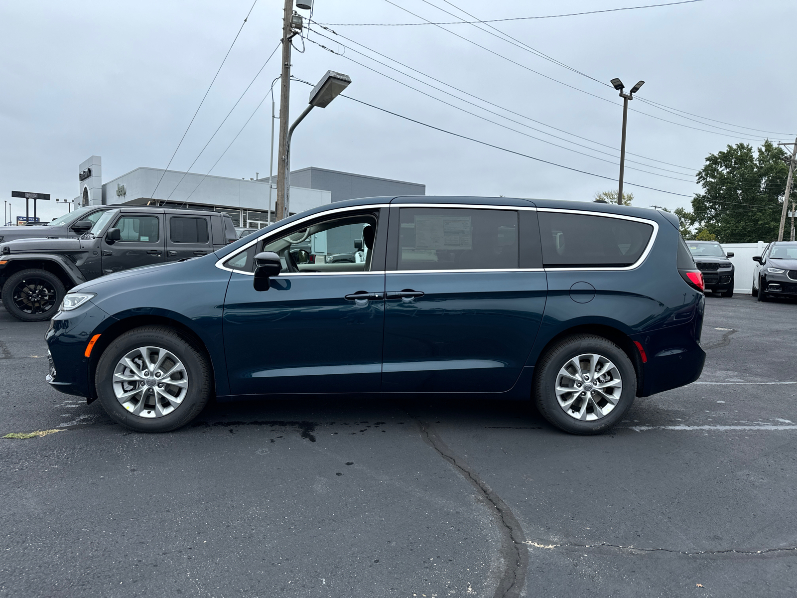 2024 CHRYSLER PACIFICA Touring L 3