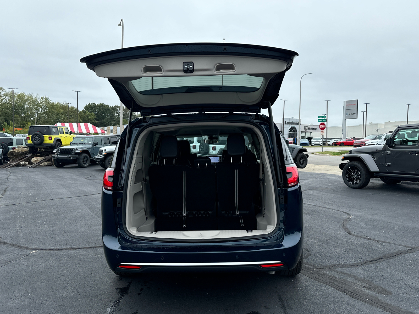 2024 CHRYSLER PACIFICA Touring L 18