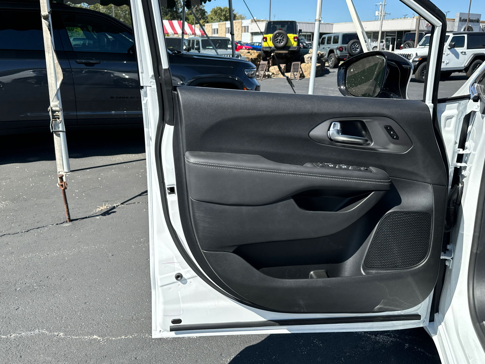 2025 CHRYSLER PACIFICA Select 16