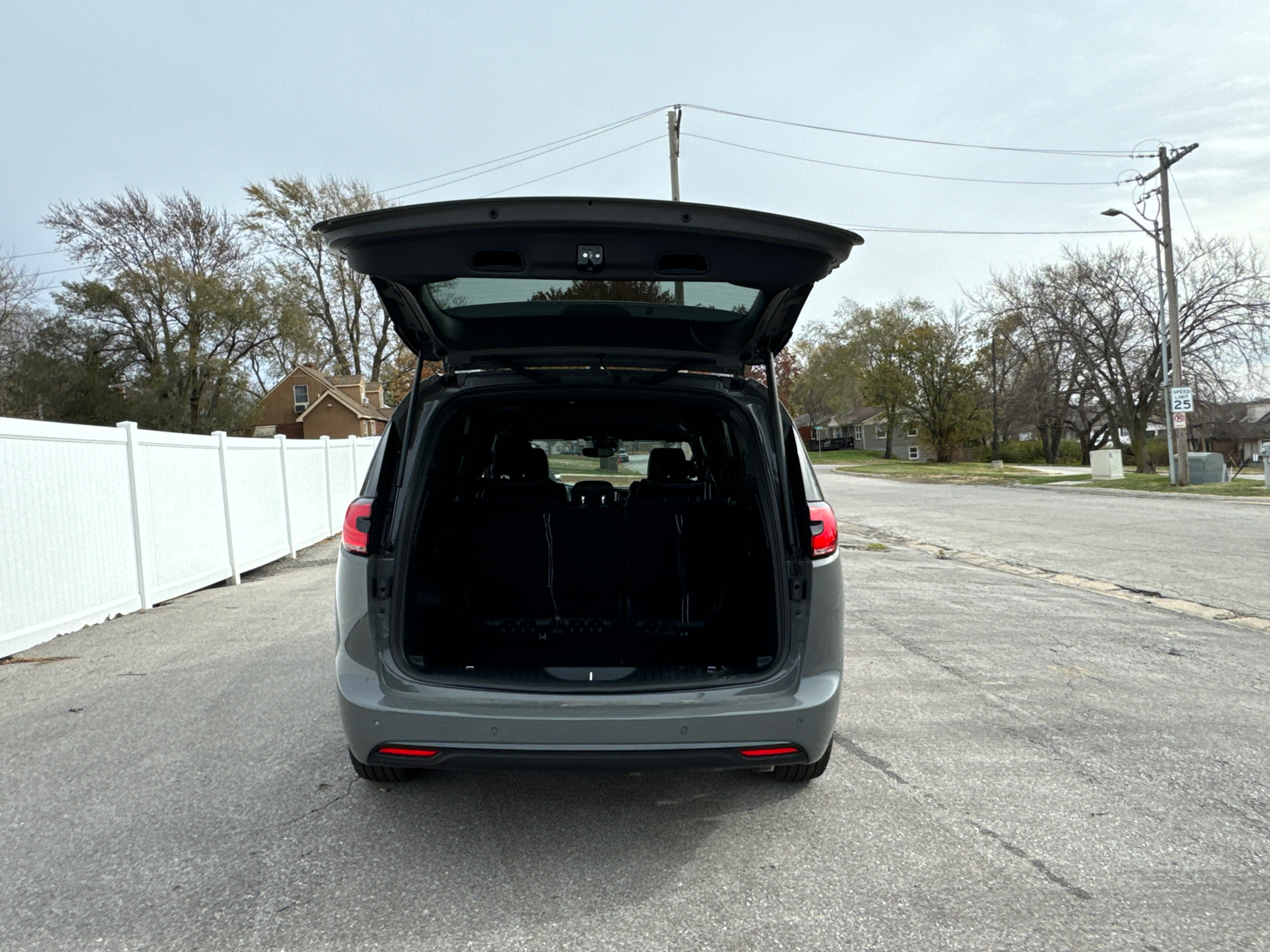 2025 CHRYSLER PACIFICA Limited 18